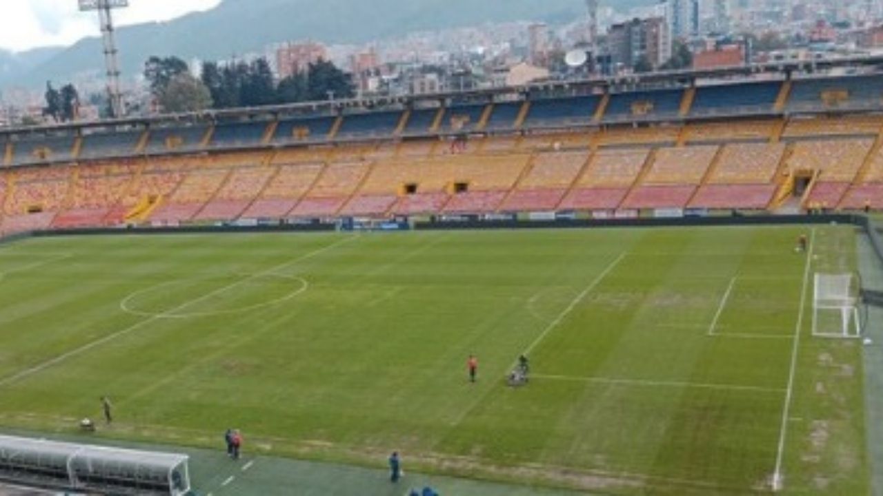 El Campín, bajo amenaza internacional: el deterioro de la cancha pone en duda partidos de Copa Libertadores