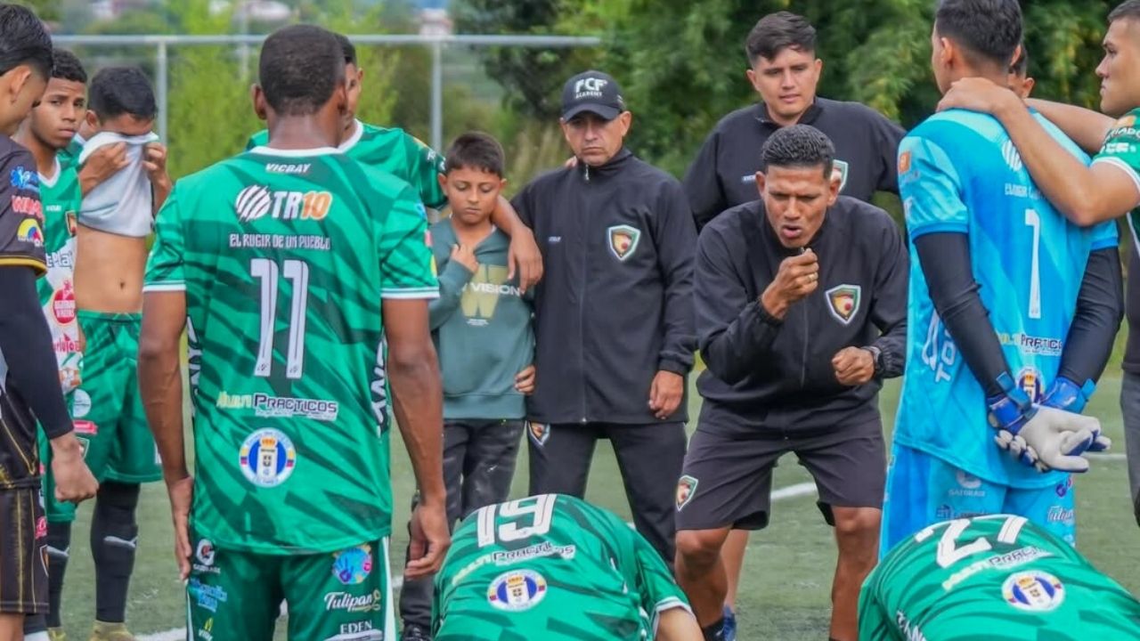 Alexander Mejía asumiría la Sub-20 del Deportivo Cali tras iniciar su formación técnica en el Quindío