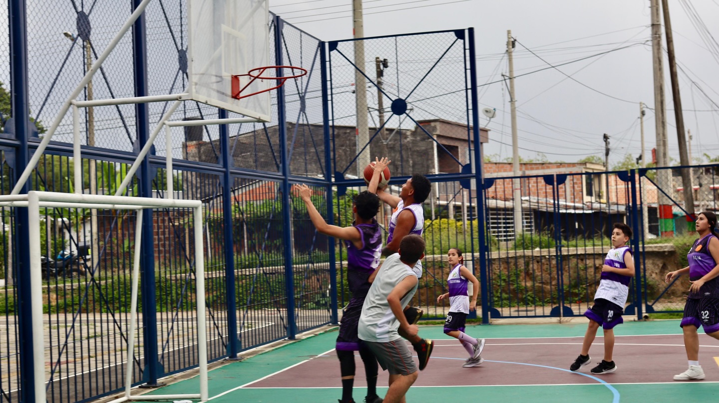 El municipio de Montenegro se activa con deporte y bienestar en jornada por la vida saludable