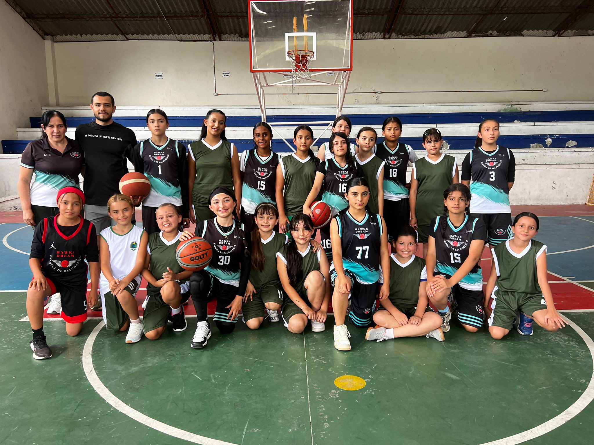 Los municipios de Génova y Córdoba disputaron encuentro amistoso de baloncesto